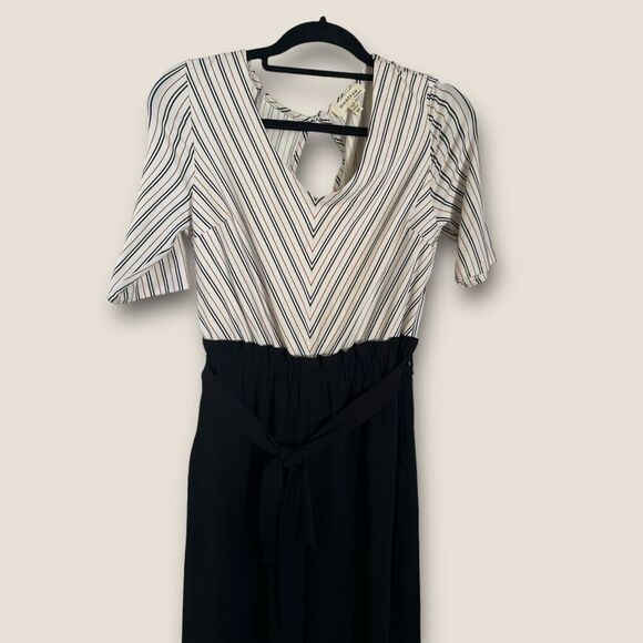 Open back jumpsuit size Medium with a matching belt and pockets, NWOT - Picture 5 of 7